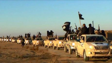 Toyota, prin modelele Land Cruiser și Hilux, a devenit parte a brandului ISIS. Foto: antena3.ro