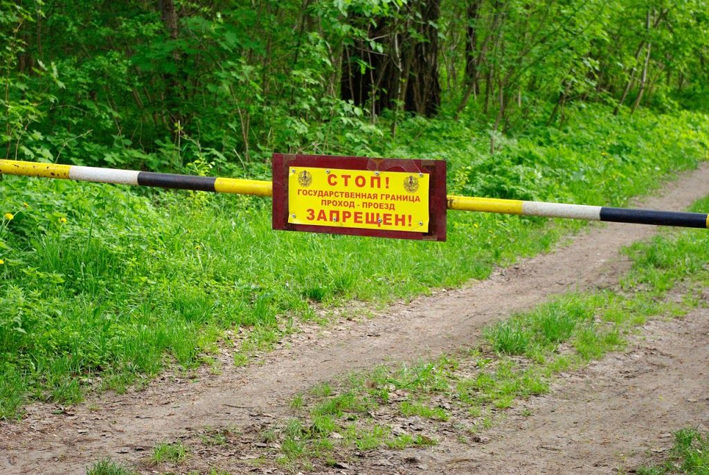 Двое граждан Молдовы попытались попасть в Псковскую область в обход КПП.