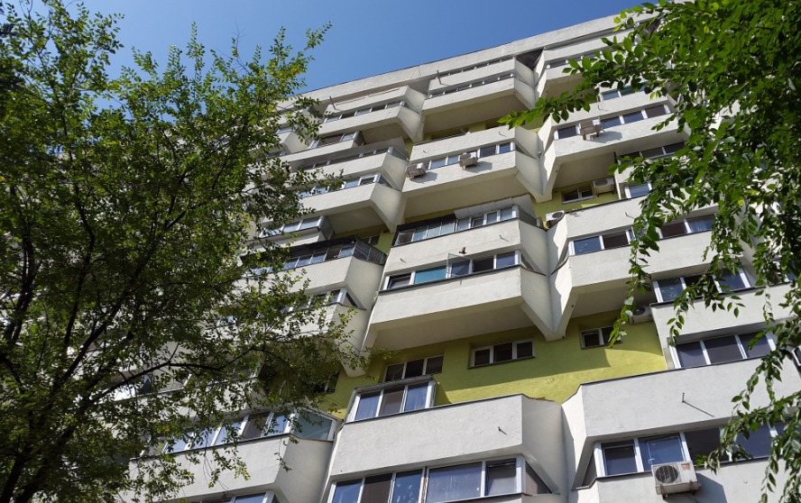 Juriştii recomandă evitarea intermediarilor şi încheierea unui contract pe durata şederii în apartament.