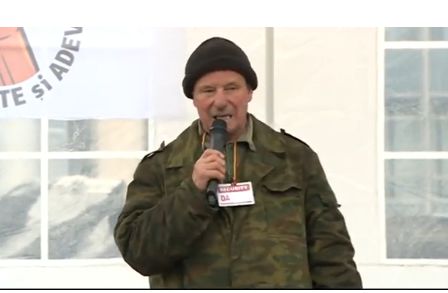 Несмотря на дождливую погоду, люди пришли на площадь Великого Национального Собрания, чтобы выразить недовольство нынешней властью.