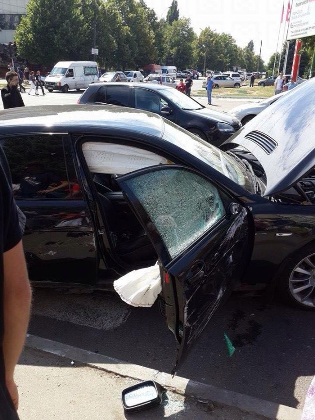 Un BMW s-a lovit cu un Citroen. Foto: protv.md