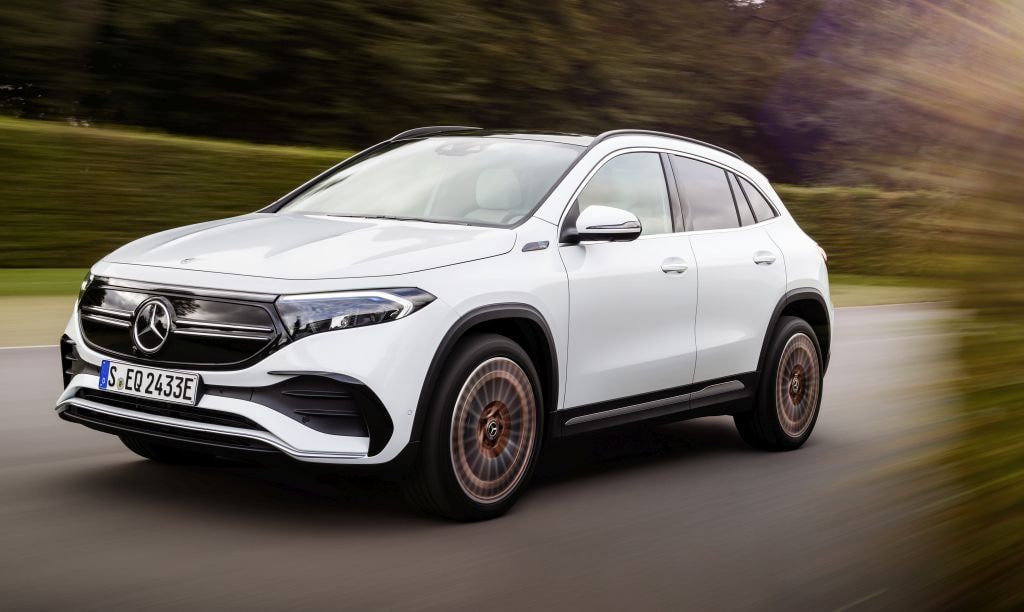 Mercedes-Benz представил конкурента Tesla – электровнедорожник EQA.