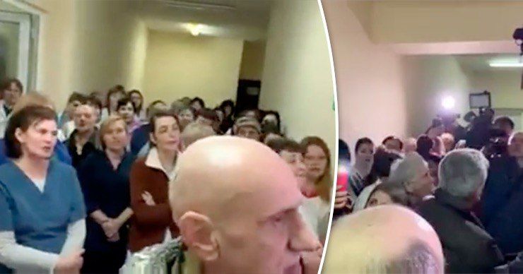 В украинской больнице спели гимн, узнав, что к ним не привезут людей из Уханя.