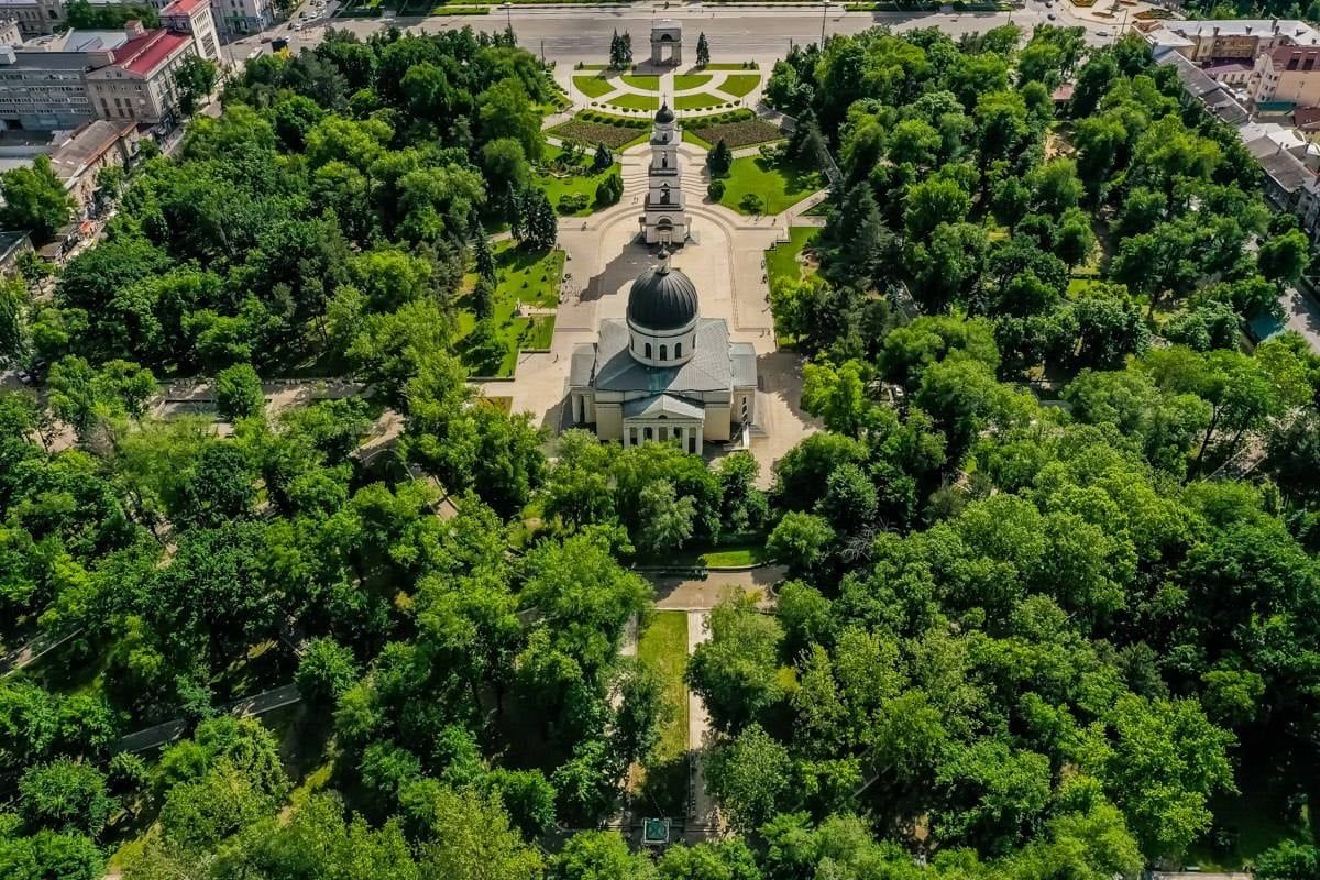 Примэрия планирует обновить сквер у Кафедрального собора.