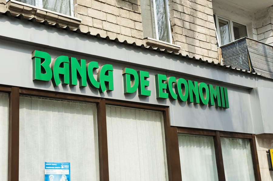 Для участия в аукционе нужно оплатить задаток в 5% от начальной стоимости выбранного лота и перечислить сбор за участие в 50 леев.