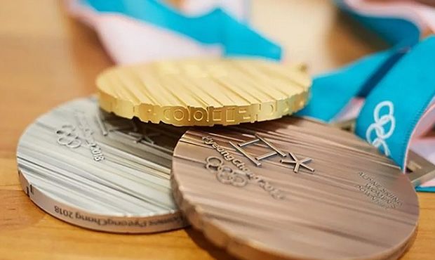 Россиянам на Олимпиаде запретили надевать медали в Доме спорта.