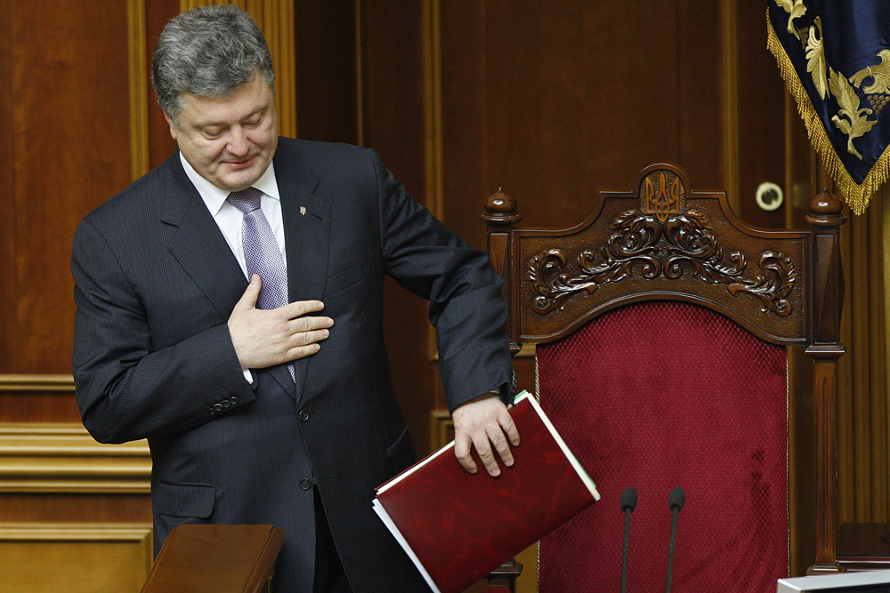 Петр Порошенко внесет в Верховную раду проект изменений в Конституции Украины.