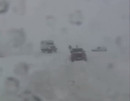 Codul portocaliu de ninsoare si viscol emis de meteorologi a intrat azi in vigoare.