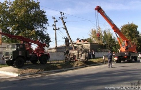 Порыв проводов под напряжением 6 кВт устранили специалисты местного филиала электросетей.