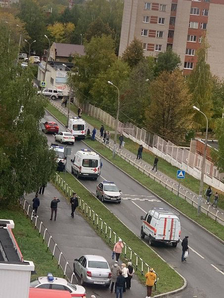Неизвестный устроил стрельбу в ижевской школе № 88 на Пушкинской улице. 