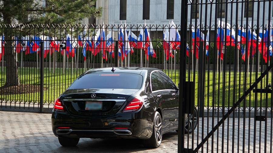 Госдеп объяснил требование к 24 российским дипломатам покинуть США.
