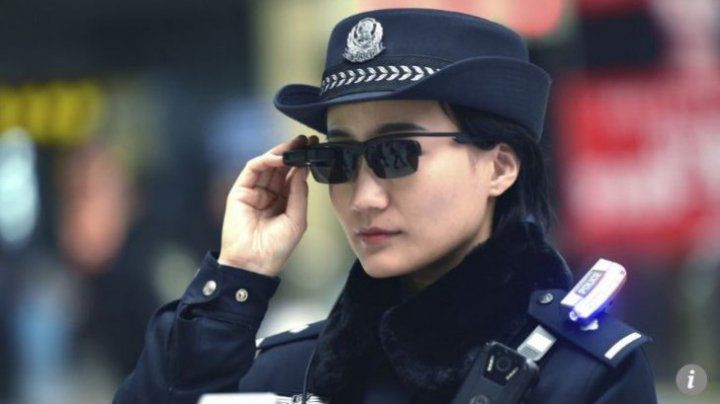 Invenție fascinantă în China: Ochelarii care recunosc criminalii