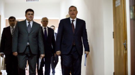 Вице-премьеры Октавиан Калмык и Дмитрий Рогозин.