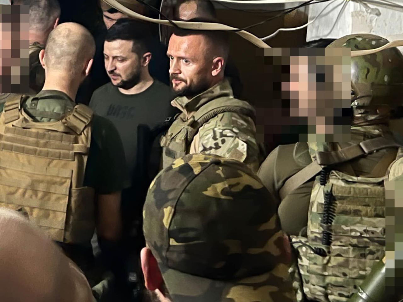 Зеленский тайно посетил Лисичанск.