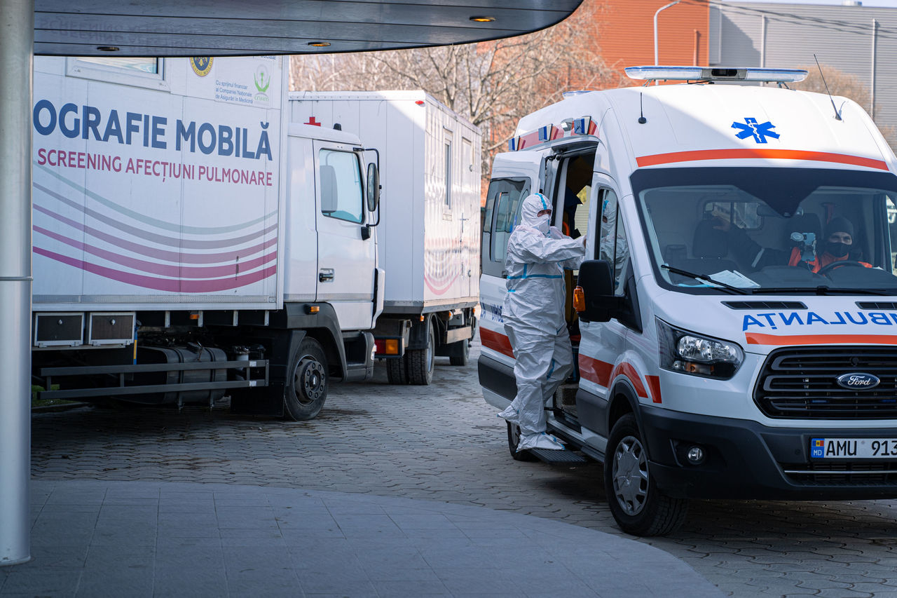 Директор больницы Св. Троицы: Она переполнена, число вызовов растет. 