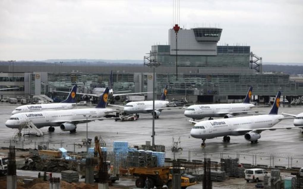Aeroportul din Frankfurt, evacuat parțial, după o amenințare cu bombă. 