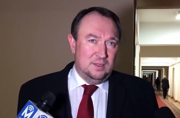 Экс-судья Конституционного суда пообещал провести пресс-конференцию и рассказать о планах на следующие 7-8 месяцев.