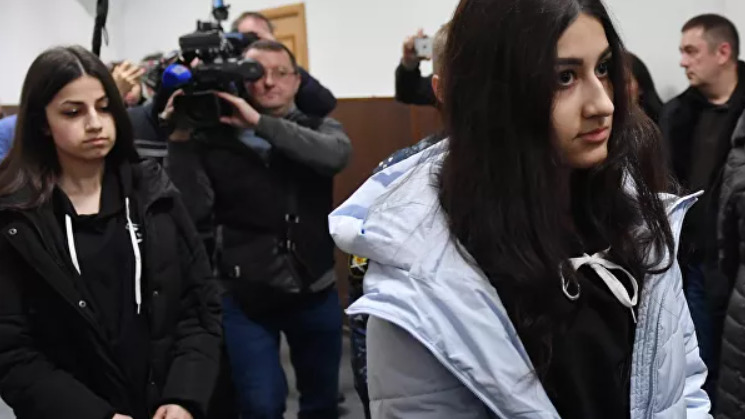 Три сестры зарезали отца в их квартире на Алтуфьевском шоссе. 