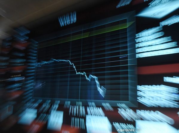 Producţia industrială a scăzut în 10 din ultimele 12 luni şi în prezent este cu 2% sub maximul atins în decembrie 2014.