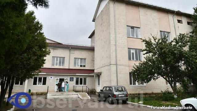 Мужчина, перенесший операцию на желудке, бросился с балкона больницы в Сороках.