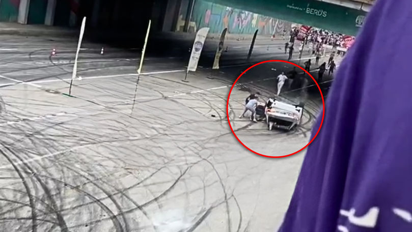O mașină s-a răsturnat în timpul competiției de Drag Racing.