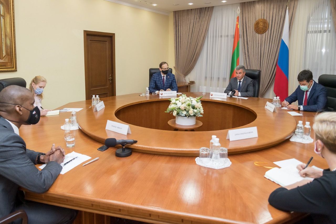 Вадим Красносельский принял американского посла Дерека Хогана. Фото: novostipmr.com.