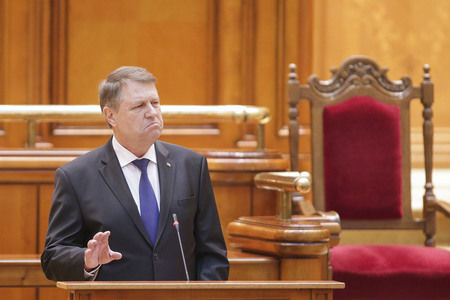 Parlamentarii PSD și ALDE au părăsit plenul Parlamentului în timpul discursului lui Klaus Iohannis. 