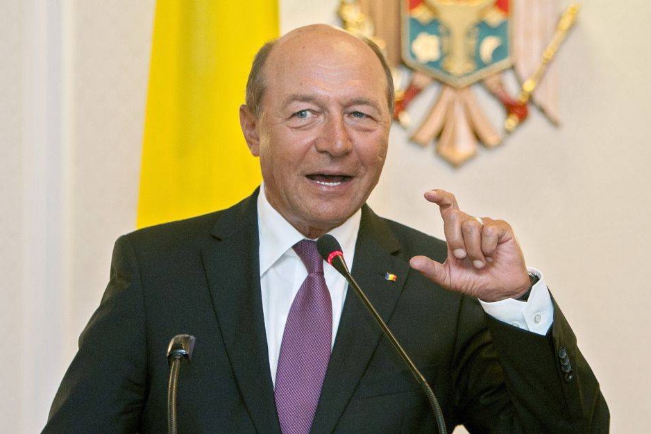 Предыдущее предложение Бэсеску, сделанное еще при правлении ПКРМ, заключалось в идее присоединить Молдову к Румынии и тем самым совершить процесс евроинтеграции.
