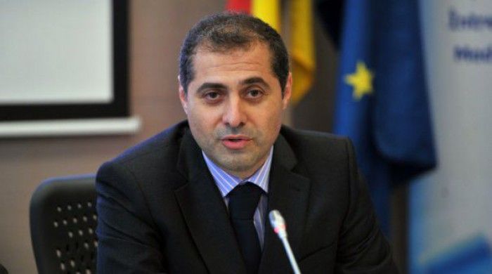 Acesta mai adaugă că nu vrea ca demisia sa să fie folosită în scop politic „de o parte sau de alta”.