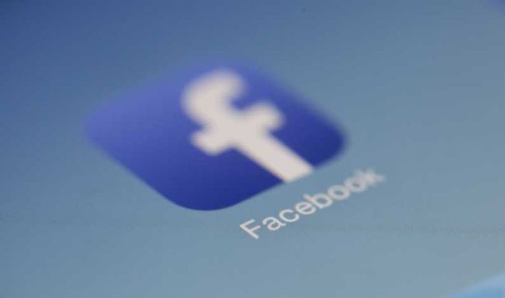Facebook face noi modificări pentru reclame şi Pagini