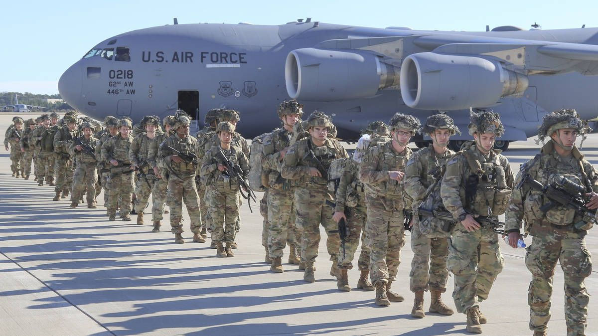 Trump intenționează să sancționeze câțiva militarii pentru retragerea trupelor din Afganistan.