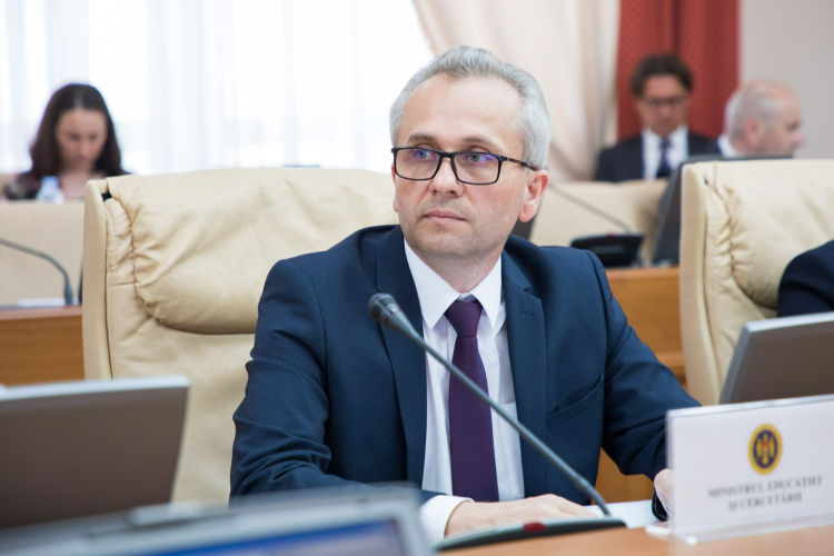 Министр образования Анатолие Топалэ.
