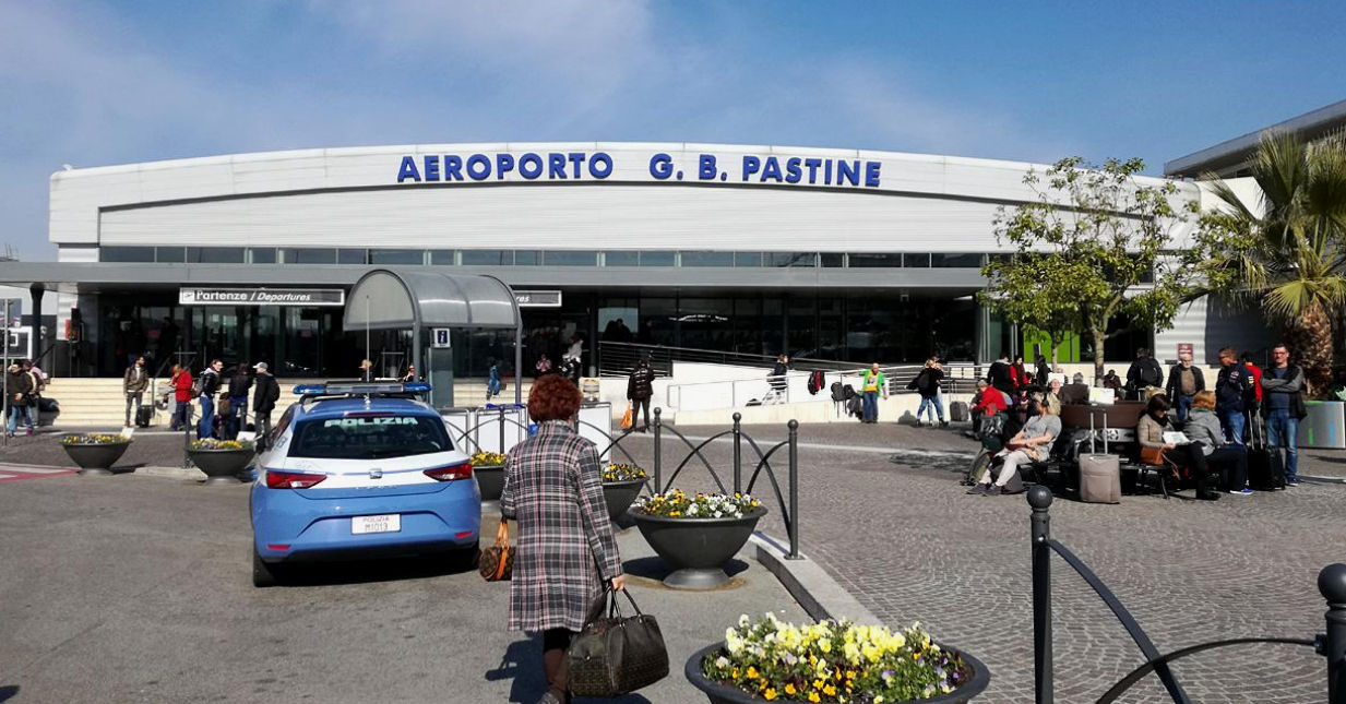 Cetățenii sunt avertizați să evite zborurile în Italia.
