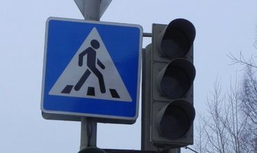 Речь идет о перекрестке улиц Каля Орхеюлуй и Студенческой, где этим утром не работает светофор. 