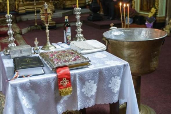 România: Un copil de două luni a murit după slujba de botez. Foto: digi24.ro