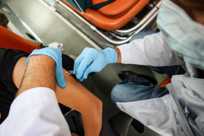 В Испании призвали другие страны ввести COVID-паспорта.