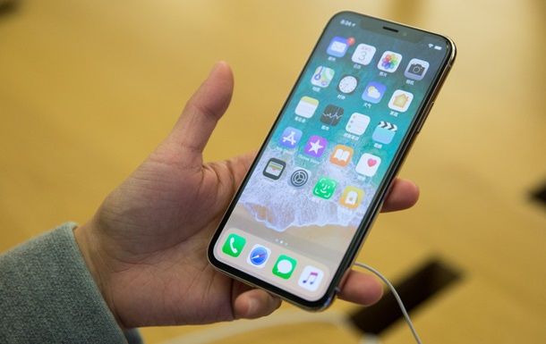 Первое место занял прошлогодний флагман iPhoneX.