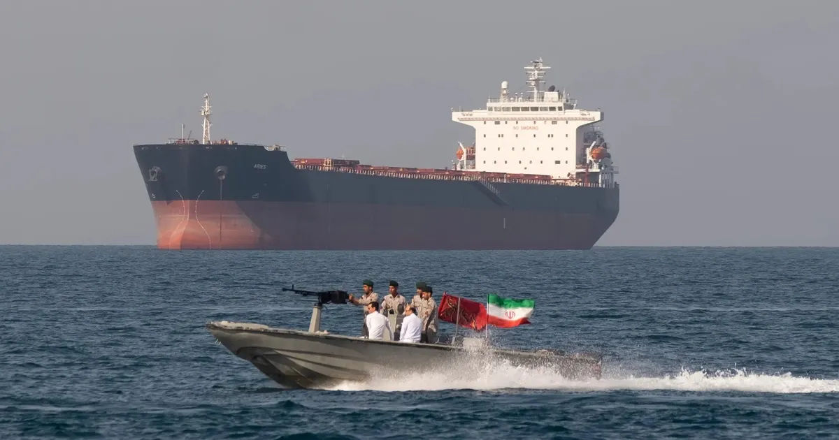 Иран заявил о захвате двух судов возле Ормуза.