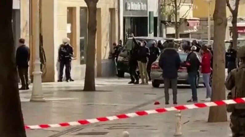 В Тулоне задержали подозреваемого в обезглавливании человека..
