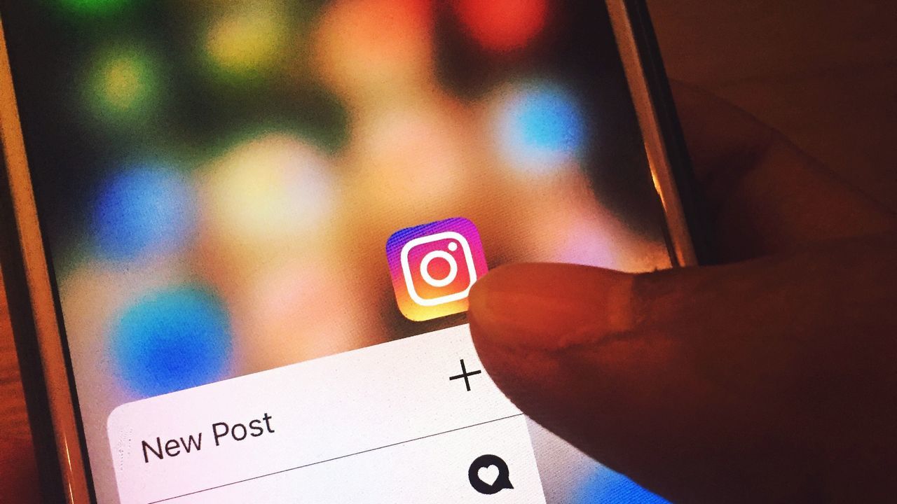 Работорговцы выставляли женщин на торги через Instagram в Кувейте.