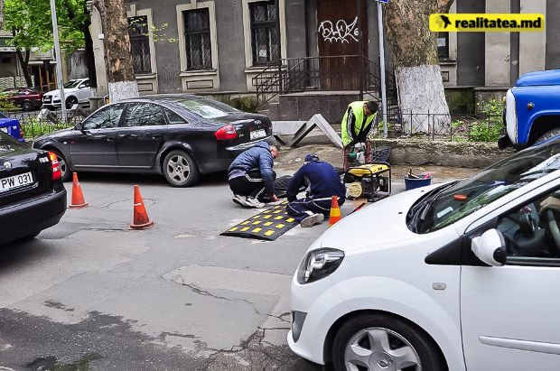 Trecerile pietonale sunt tot mai puţin sigure când vine vorba de traversarea străzilor.