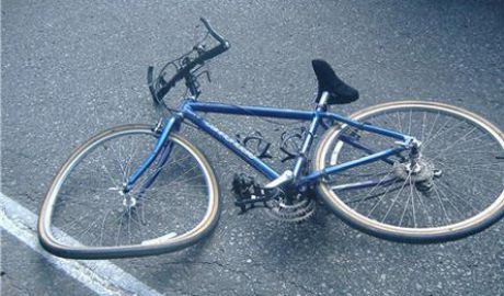 Un băiat de 14 ani a decedat, după ce s-a izbit violent cu bicicleta de un gard. Foto: jurnal.md