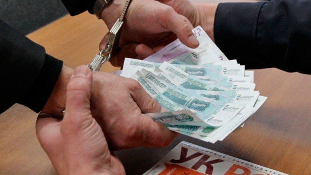 На таможне в Брянске задержали гражданина Молдовы за попытку дачи взятки.