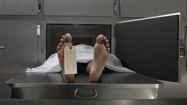 Şoferii prinşi beţi la volan, obligaţi să muncească la morgă