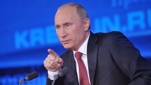 Путин отметил, что задача спецслужб и впредь твердо стоять на страже норм и принципов Конституции России. Фото: ntv.ru