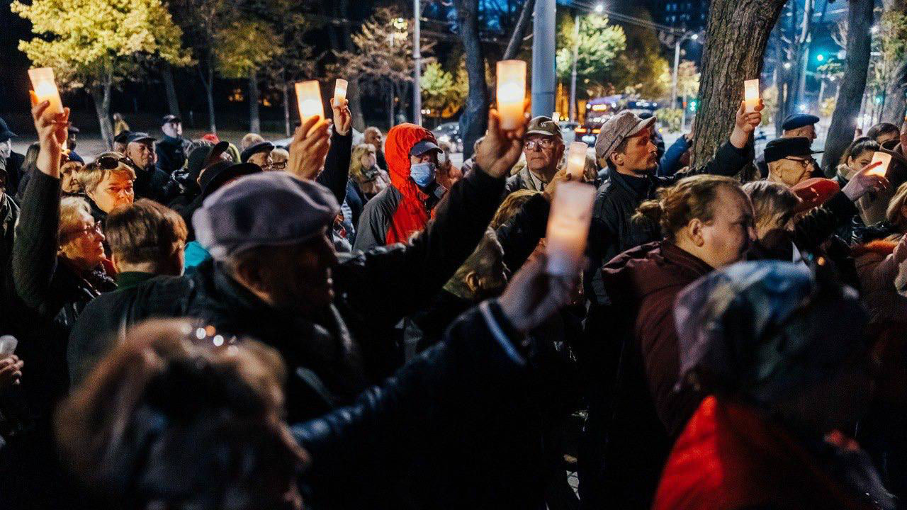 Полиция просит муниципалитет разрешать митинги только днем.