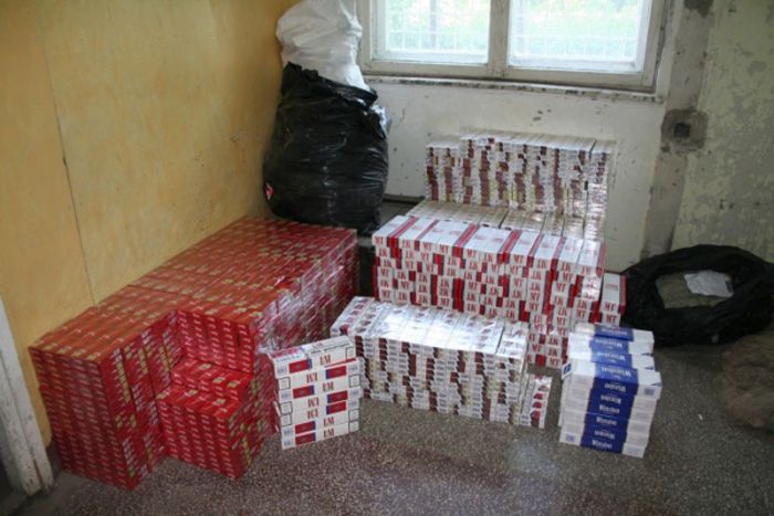 За год заведено 10 уголовных дел по факту незаконной торговли табачными изделиями. 