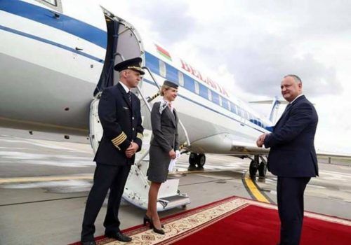 Dodon şi-a luat zborul din Minsk cu o cursă charter, oferită de Alexandr Lucaşenko. 