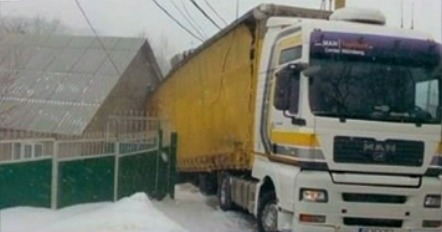 Скользкая дорога стала причиной серьезной аварии в Валенах Кагульского района. 