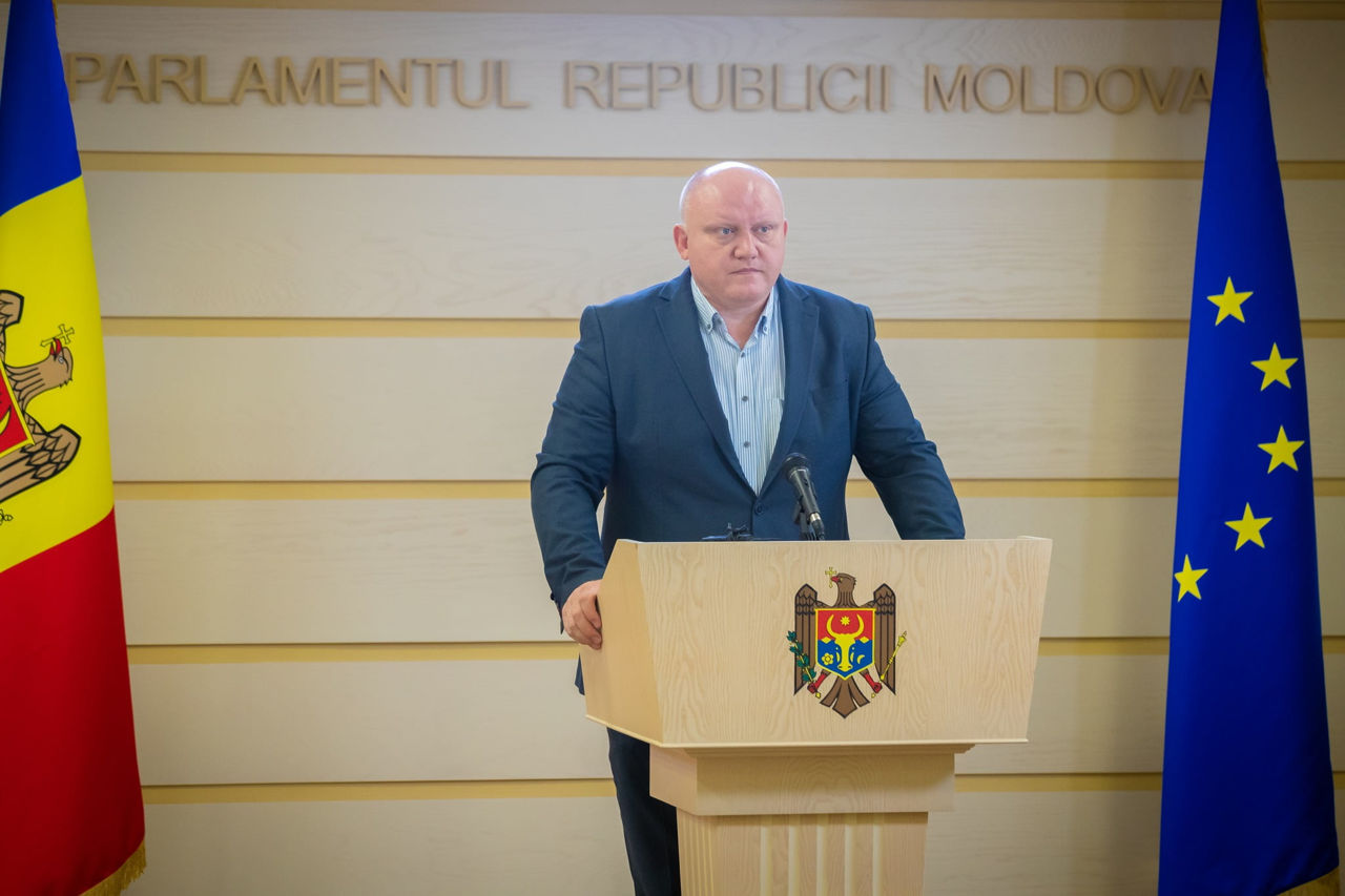 Независимый депутат Василе Боля.